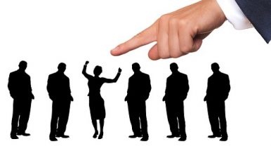 Las empresas extranjeras contratan un 11% más que las españolas y pagan hasta un 38% más de sueldo
