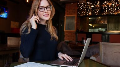 Colombia inicia un plan para dar su primer empleo a 40.000 jóvenes