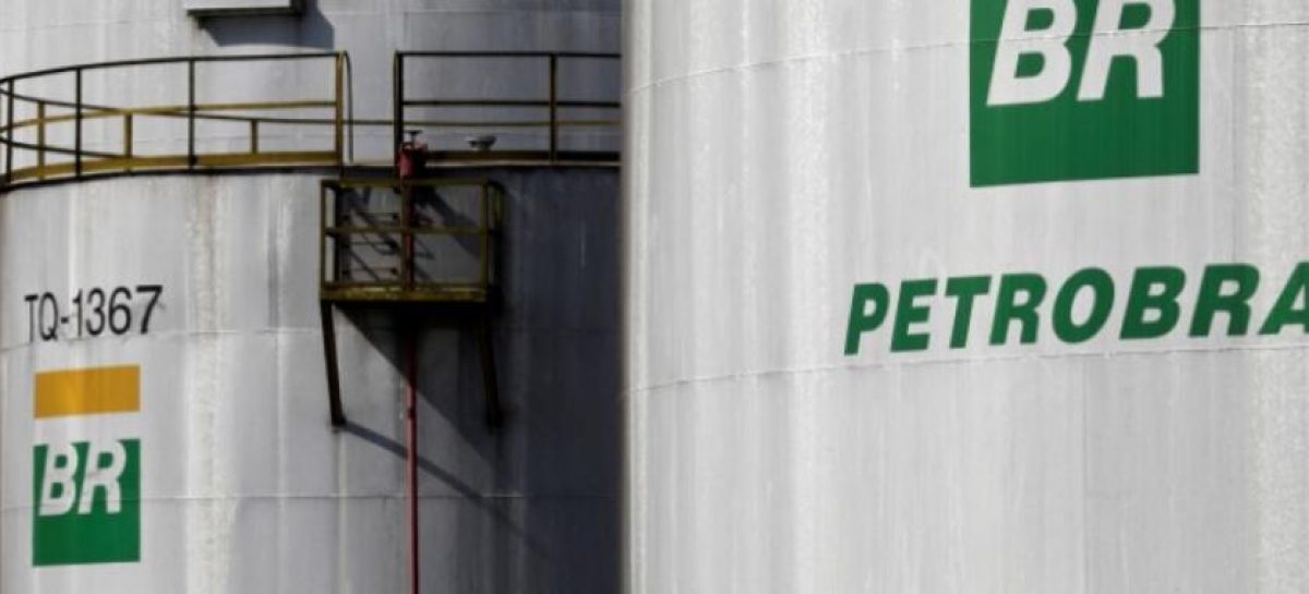 Directivos de Petrobras se reducen 30% el sueldo
